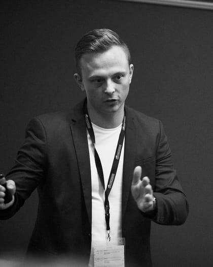 Anton Hoelstad holder oplæg om Google Ads på MarketingCamp